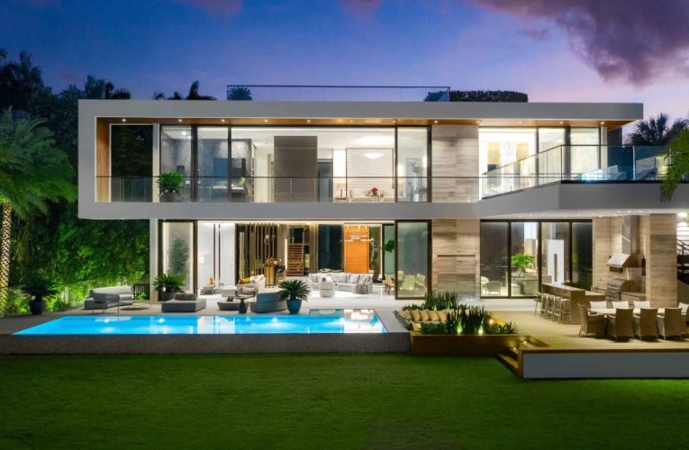 Where can I see the best architecture in Miami