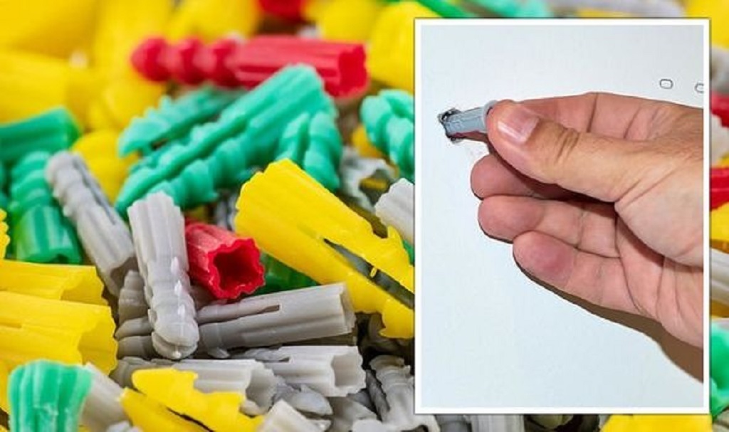 What if the wall plug breaks during removal